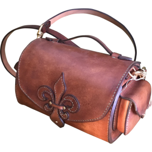 Skuldertaske med fleur de lis detalje